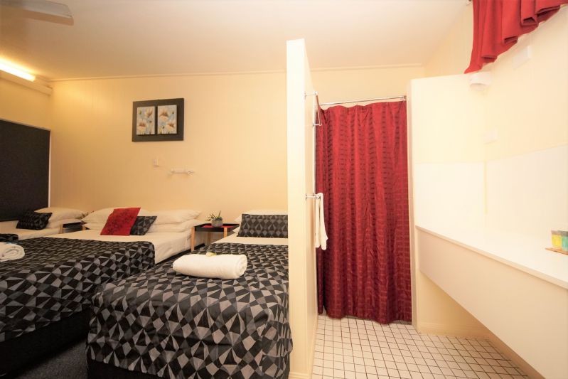 Parkside Motel Ayr - Queen Room & 2 Singles